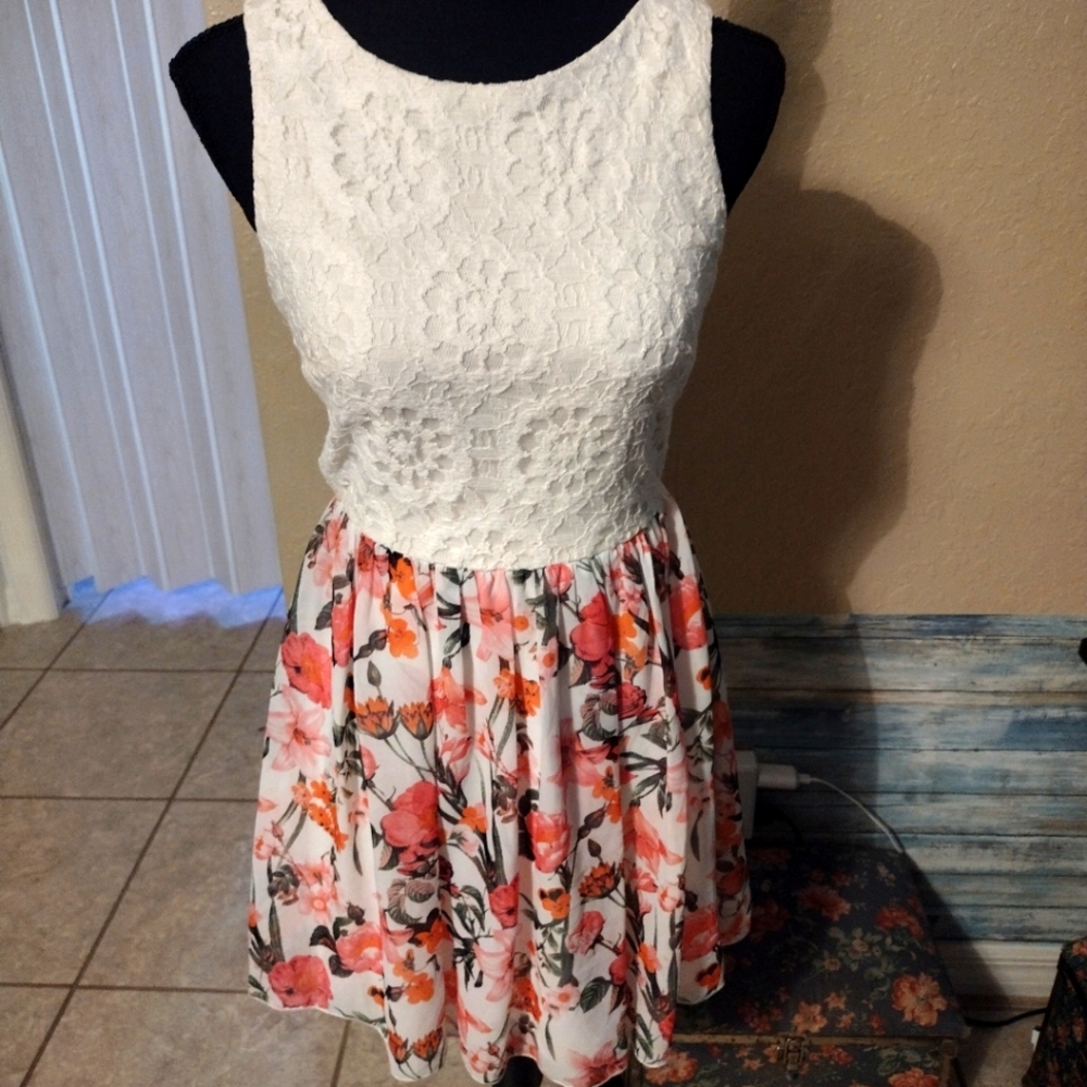 Floral Dress by SPEECHLESS size XS
